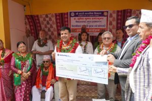 धनकुटाको भारती माविलाई डा.सुनिल शर्माको पाँच करोड सहयोग