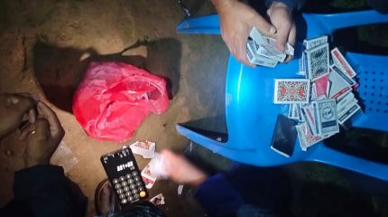 धनकुटाको चौबिसेमा तास खालमा प्रहरीको छापा, १२ जना पक्राउ