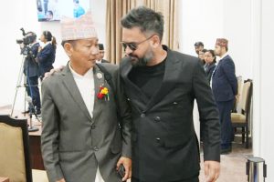 बालेनलाई हर्कको सुझाव : सल्लाहकारको कुरा सुन्नु भन्दा मेरो फेसबुकको वाल पढेर अघि बढ्नु