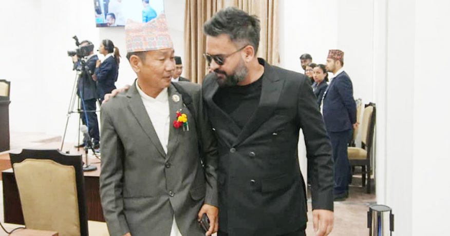 बालेनलाई हर्कको सुझाव : सल्लाहकारको कुरा सुन्नु भन्दा मेरो फेसबुकको वाल पढेर अघि बढ्नु