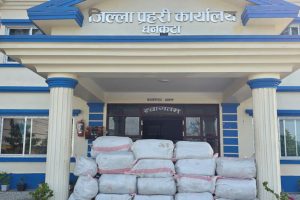 धनकुटाबाट ट्रकसहित १ हजार २ सय ४० किलो गाँजा बरामद