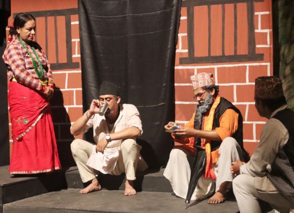 विराटनगरको गुरुकुलमा ‘कर्तव्य’ ले जित्दैछ दर्शकको मन (फोटो फिचर)