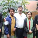 डा.सुनिल शर्माले केएमसीमा बाढीपीडित विष्णुकुमारीको निःशुल्क मृगौला प्रत्यारोपण गराउँदै