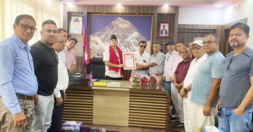कोशी प्रदेशका अलपत्र २३२ योजना सम्पन्न गर्न व्यवसायीहरूलाई मन्त्रीको अन्तिम मौका