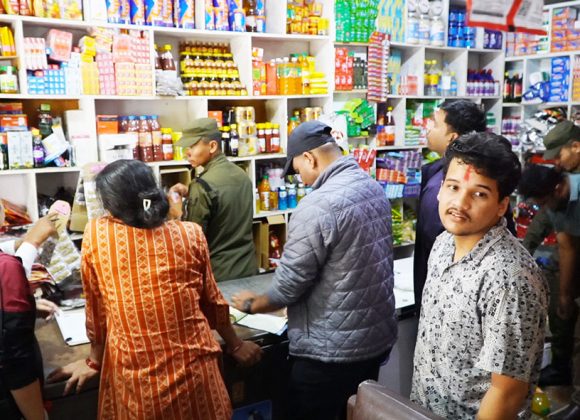 धनकुटामा चाडपर्व लक्षित बजार अनुगमन, अखाद्य बस्तु बरामद