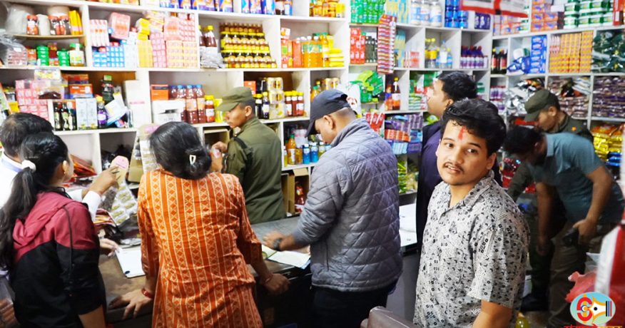 धनकुटामा चाडपर्व लक्षित बजार अनुगमन, अखाद्य बस्तु बरामद