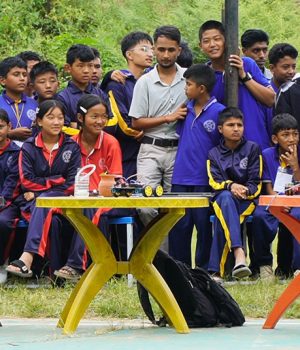 धनकुटाको निजामती आविका विद्यार्थीले बनाए एआई रोबोटिक्स उपकरण
