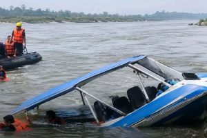 धनकुटाको त्रिवेणीमा पानी बोट दुर्घटना हुँदा तीन जनाको मृत्यु, तीन वेपत्ता