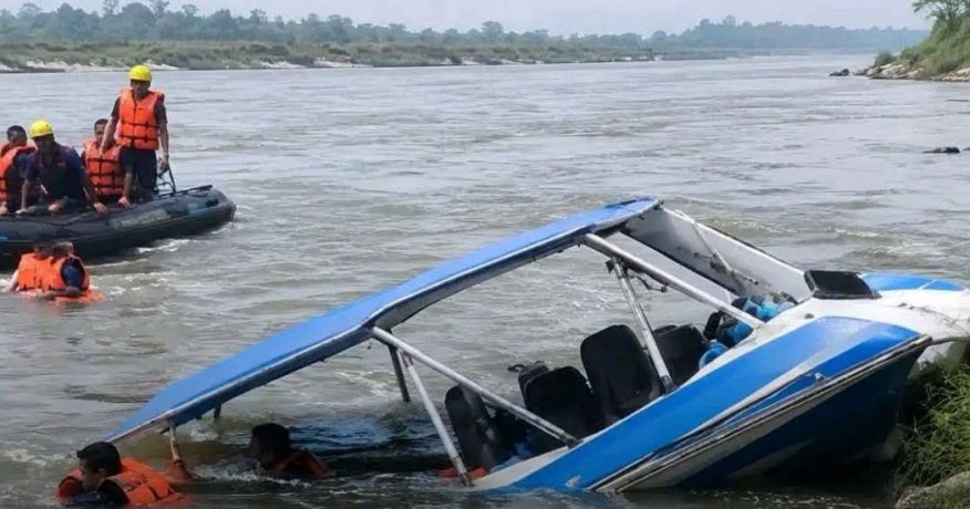 धनकुटाको त्रिवेणीमा पानी बोट दुर्घटना हुँदा तीन जनाको मृत्यु, तीन वेपत्ता